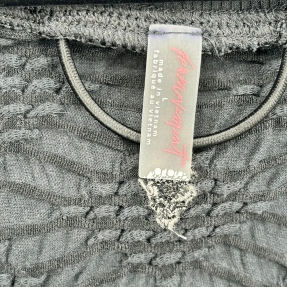 Free People Movement Long Sleeve Cropped Top Black Size‎ Large